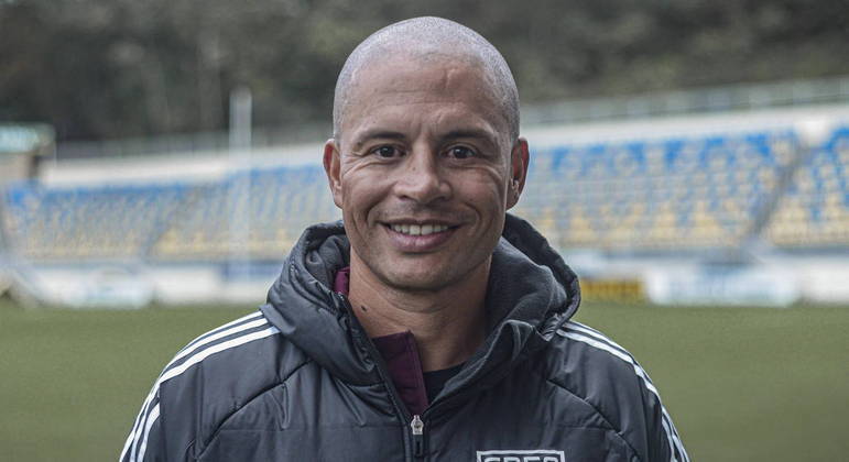 Ex-técnico do São Paulo e ídolo do Palmeiras, Alex vai comandar o Avaí em 2023