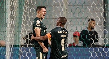 Danilo Avelar comemora primeiro gol do América-MG