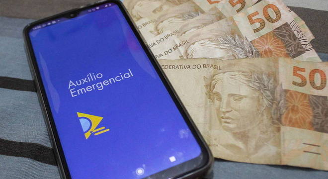 Governo desiste de fracionar auxílio emergencial