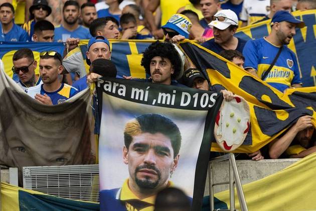 A torcida do Boca sempre coloca bandeiras do Maradona, independentemente do local da partida• Clique aqui e receba as notícias do R7 Esportes no seu WhatsappVeja mais fotos desse jogão: