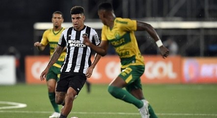 Luís Henrique (Botafogo) contra o Cuiabá