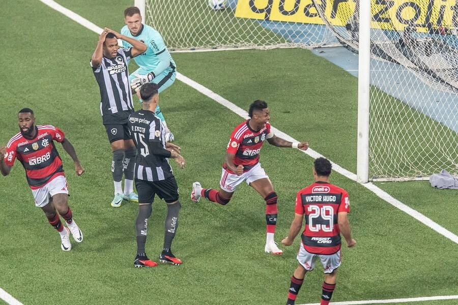 No primeiro minuto de jogo, Marlon Freitas marcou contra. Botafogo estava desequilibrado psicologicamente