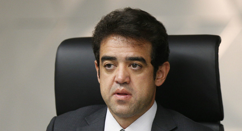 Ministro Bruno Dantas cobra mais dados sobre as atividades de fiscalização da Receita