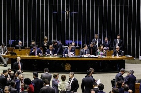 Plenário da Câmara vota destaques da Previdência 