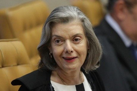 Cármen Lúcia cobrou explicações "com urgência"