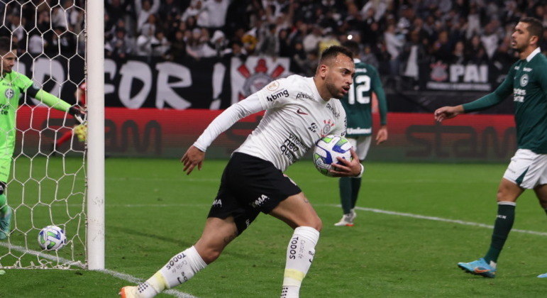Maycon não comemora com alegria o empate. Mas com ansiedade. Corinthians jogou dois pontos fora