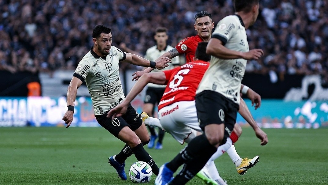 Corinthians é derrotado pelo Internacional e vê vaga na Sul-Americana  ameaçada - Esportes - R7 Futebol