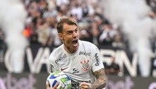 Corinthians joga como pequeno contra o São Paulo. Juiz ajuda. Luxa comemora o empate. Torcida enfurecida. Vaias e palavrões