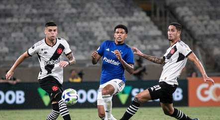 Cruzeiro e Vasco são adversários diretos na luta contra o rebaixamento
