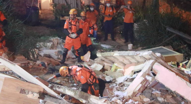 Uma pessoa morreu e três ficaram feridas depois de desabamento no Rio de Janeiro
