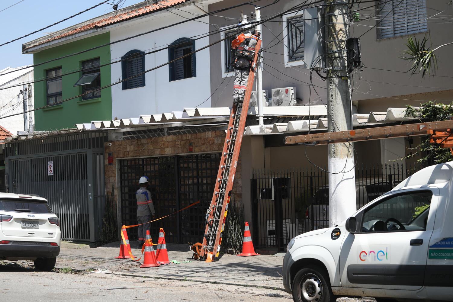 Enel Distribuição Rio restabelece energia após fortes chuvas, Enel