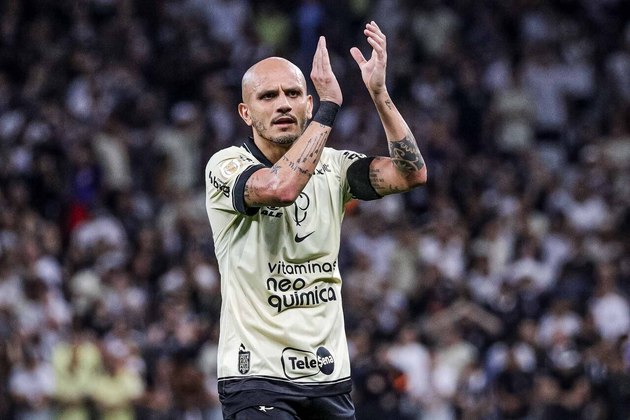 CorinthiansQuem chega: nenhuma contratação foi confirmada para 2024Quem sai: Fábio Santos (aposentadoria); Renato Augusto (fim de contrato); Gil (fim de contrato); Cantillo (fim de contrato); Giuliano (fim de contrato)