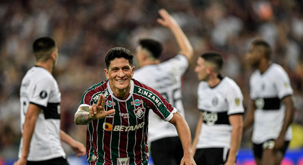 Jogando no Maracanã, o Fluminense foi muito superior ao Olimpia, do Paraguai, e o venceu por 2 a 0