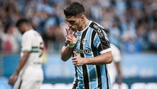 Grêmio goleia Coritiba e assume vice-liderança do Brasileirão