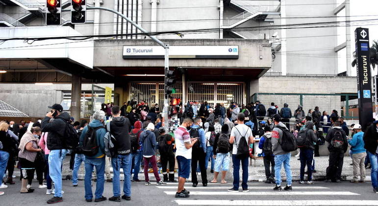 Mesmo Com Greve Metro De Sp Retoma Circulacao Parcial De Trens Noticias R7 Sao Paulo