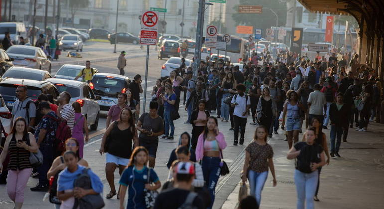 Paulistanos tentavam se deslocar por meio de ônibus com a paralisação do Metrô