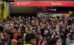 O segundo dia seguido de greve dos metroviários provoca transtornos à população de São Paulo nesta sexta-feira (24). Mesmo com o rodízio de veículos suspenso, a paralisação deixa pontos de ônibus e estações da CPTM — alternativas ao protesto da categoria — abarrotados de gente