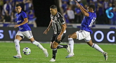 Hulk fez golaço contra o Cruzeiro