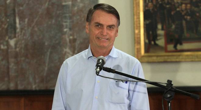 Bolsonaro exigiu que cubanos recebessem salário integral 