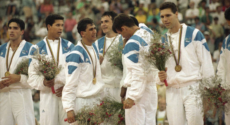 Marcelo Negrão (à direita) em momento histórico nas Olimpíadas de Barcelona, em 1992