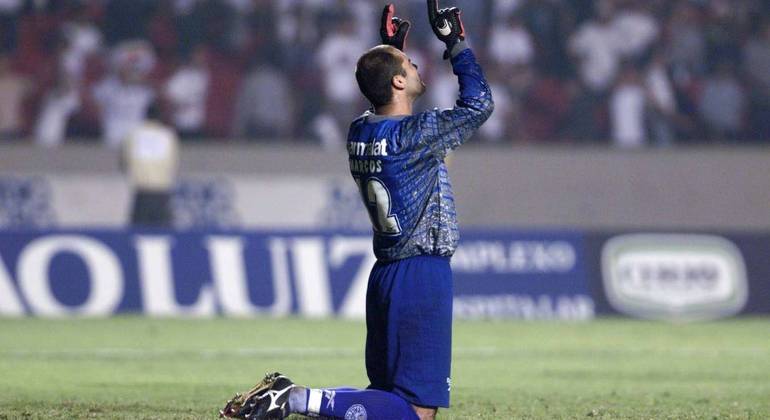 O goleiro Marcos, do Palmeiras, se consagrou com a camisa 12 durante a partida contra o Corinthians, pelas quartas de final da Copa Libertadores da América de 1999