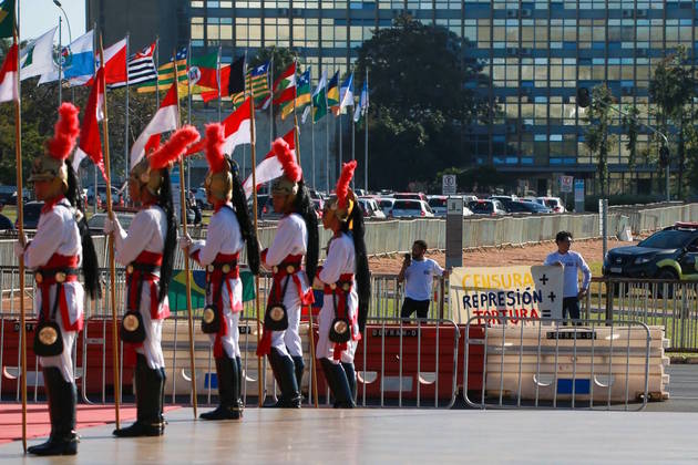 Com faixas, o grupo destacava: 