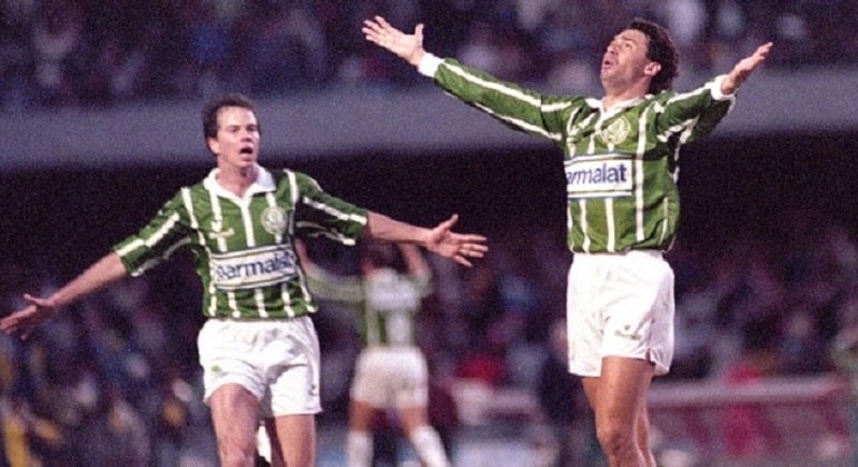 Evair comemora o gol que marcou na vitória sobre o Corinthians na final do Campeonato Paulista, em 12 de junho de 1993
