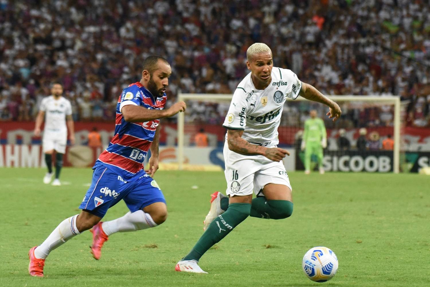 Deiverson durante partida entre Fortaleza EC x Palmeiras , partida válida da 34° rodada do Campeonato Brasileiro, na noite deste domingo (20) na Arena Castelão