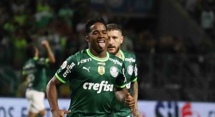 Endrick comemora gol pelo Palmeiras
