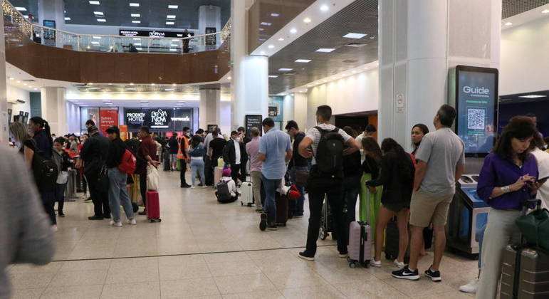 Greve de trabalhadores afeta passageiros em aeroportos de todo o país