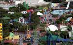 Há mais de dez anos, o Playcenter, considerado um cartão-postal da cidade de São Paulo, fechou as portas. Inaugurado em 1973, o parque de diversões funcionava em um terreno de 85 mil m² na marginal Tietê, próximo à ponte do Limão, na Barra Funda. Ao longo de quase quatro décadas, o empreendimento recebeu milhões de visitantes e enfrentou diversas crises, como queda de público e acidentes com vítimas, além das despesas elevadas com os aluguéis dos terrenos e a manutenção dos brinquedos. Com o fechamento. em 2012, as atrações do Playcenter foram vendidas e transferidas para outros parques