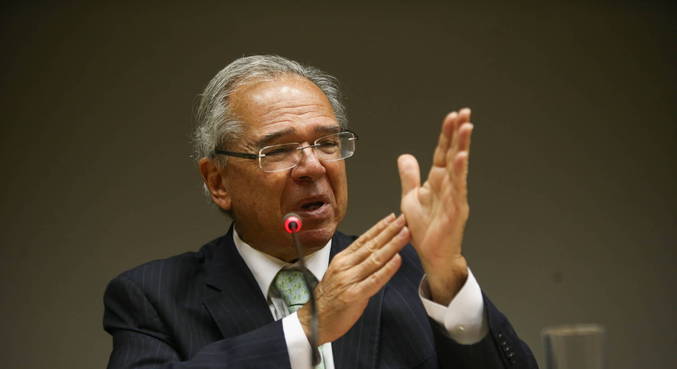 Paulo Guedes criticou FMI por ter dito que Brasil gastou demais com auxílio