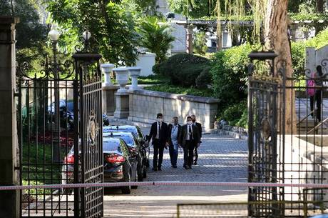 Agentes cumprem mandado no Palácio da Guanabara