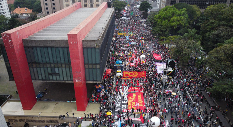 Manifestantes pedem saída de Bolsonaro e vacinas contra Covid-19