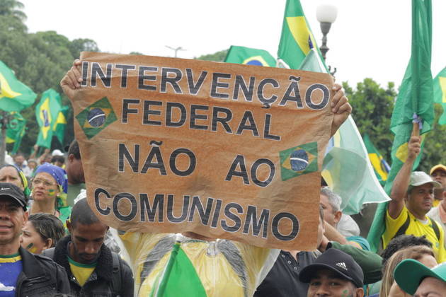 Apoiadores do Presidente Jair Bolsonaro fazem ato em frente ao Palácio Duque de Caxias em protesto ao resultado das eleições