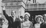 Brasil, São Paulo, SP, 06/11/1968. A Rainha da Inglaterra, Elizabeth II, ao lado do Príncipe Phillip (e), da primeira-dama, Maria do Carmo de Abreu Sodré, e do governador, Abreu Sodré, durante visita ao Museu do Ipiranga, no bairro de mesmo nome, na zona sul de São Paulo.