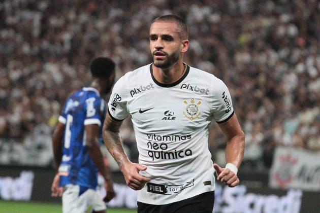 Meio-campo: Renato Augusto (Corinthians)