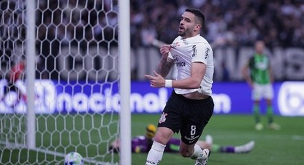 Renato Augusto comemora gol pelo Corinthians
