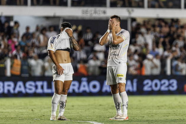 SantosDepois de dois anos brigando contra o rebaixamento, o Santos enfim perdeu a queda de braço contra a própria incompetência e caiu para a Série B em 2023. O ano, que terminou com o time sendo rebaixado pela primeira vez em sua história, teve também, pela terceira vez consecutiva, o Peixe eliminado na fase de grupos e quase caindo no Paulistão, além das eliminações precoces na Copa do Brasil e Sul-Americana, competições que o clube não disputará no próximo ano