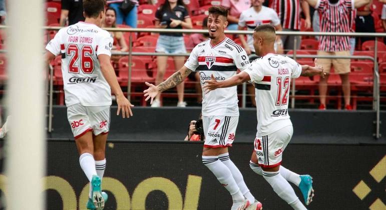 Rigoni comemora gol do São Paulo contra o Botafogo