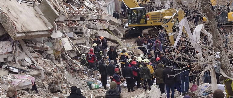Número de mortos em terremoto na Turquia e na Síria passa de 2.200 (Mahmut Bozarslan/Associated Press/Estadão Conteúdo – 06.02.2023)