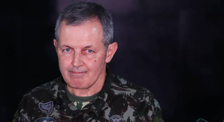 O comandante do Exército, Tomás Ribeiro Paiva, disse nesta sexta que não há previsão de novas mudanças