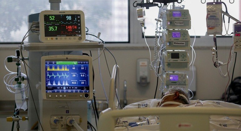 UTI dedicada a pacientes com covid-19 no Instituto Emílio Ribas, em São Paulo