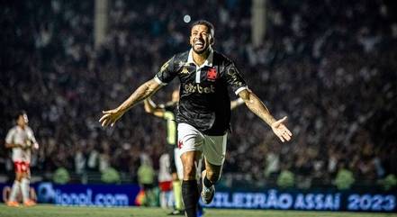 Paulinho comemora gol do Vasco