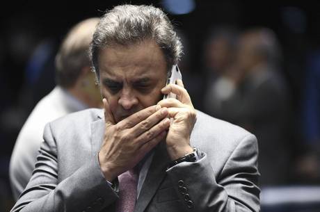 AÃ©cio Neves Ã© alvo de mandado de busca e apreensÃ£o