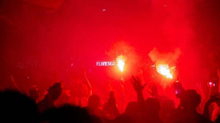 AEROFLA: veja fotos da festa da torcida rubro-negra no embarque do Flamengo para o Mundial de Clubes.
