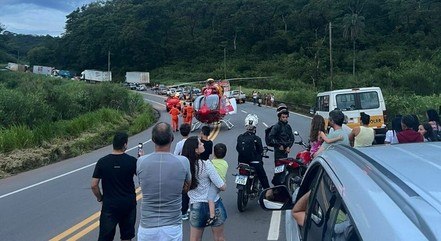Aeronave dos bombeiros pousou na pista para ajudar no socorro às vítimas