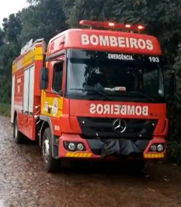 Aeronaves da Força Aérea Brasileira (FAB), PM e Bombeiros estão sendo utilizadas para auxiliar nos resgates nas cidades afetadas.