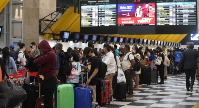 Movimentação intensa de passageiros no Aeroporto de Congonhas em São Paulo (SP)