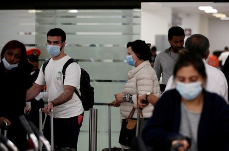 Companhias aéreas passam a exigir uso de máscara durante os voos